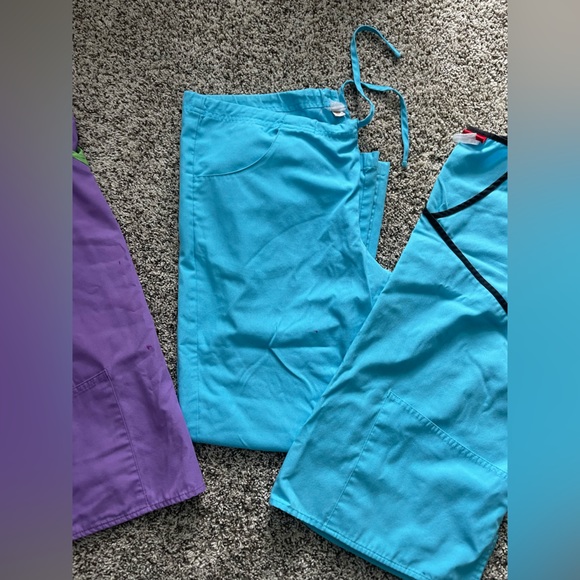 Dickies scrub set. 2 sets size small - Picture 7 of 9